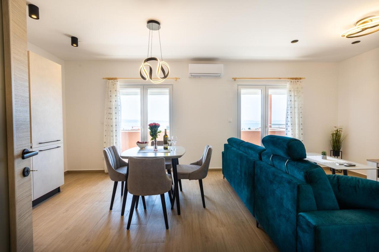 Apartment Time For *