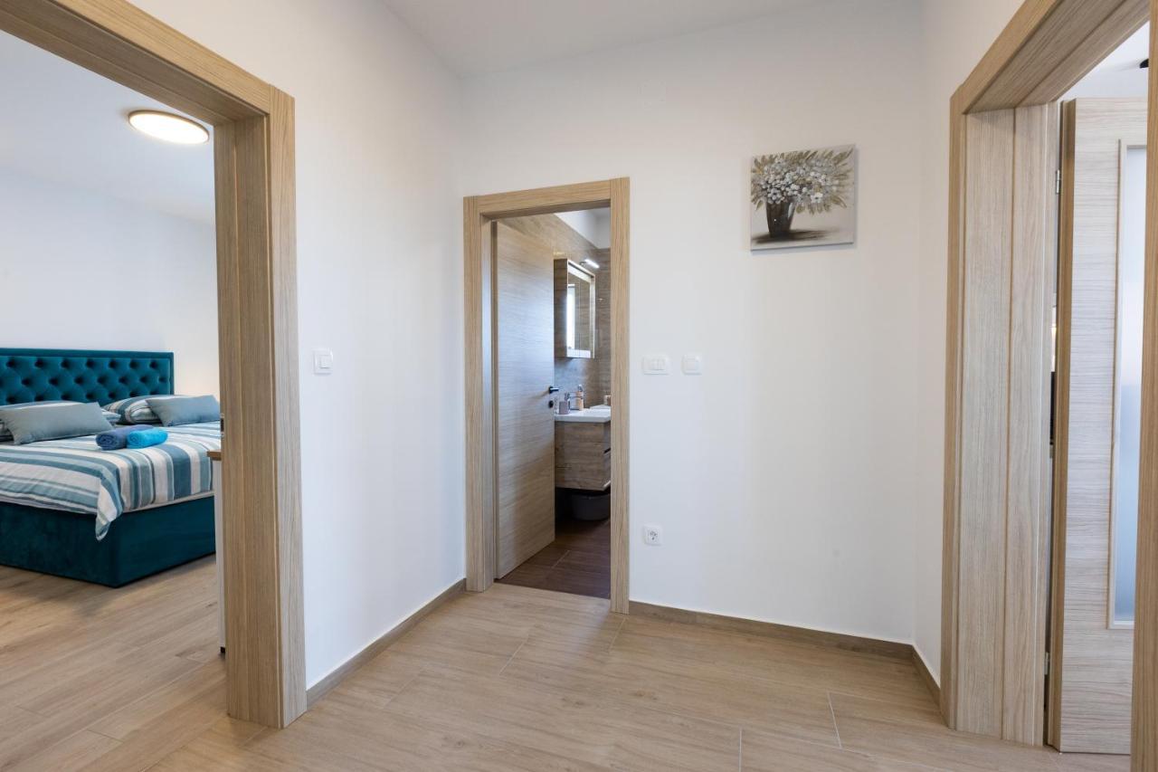Apartment Time For *